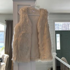 NWT xhilaration womens faux fur vest white sz XS